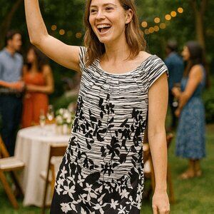 BCBGMaxAzria Black White Floral Cap Sleeve Shift Dress Garden Party‎ Chic Small